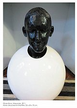 Olivier Bovy, Alexandre, 2011, résine de polyester stratifiée, 50 x 50 x 70 cm. 