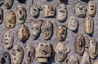 Ensemble de masques en grès émaillé 