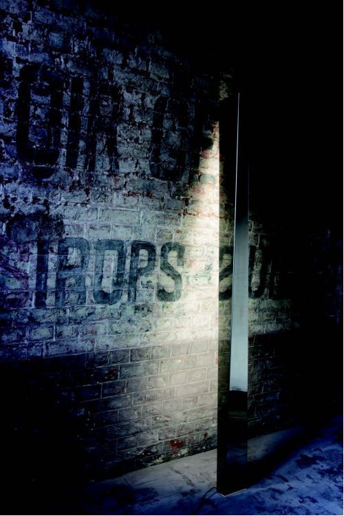 Pascal Koch, Lampe Tétraèdre, s.d., Inox poli miroir, 200 x 15 x 15cm 